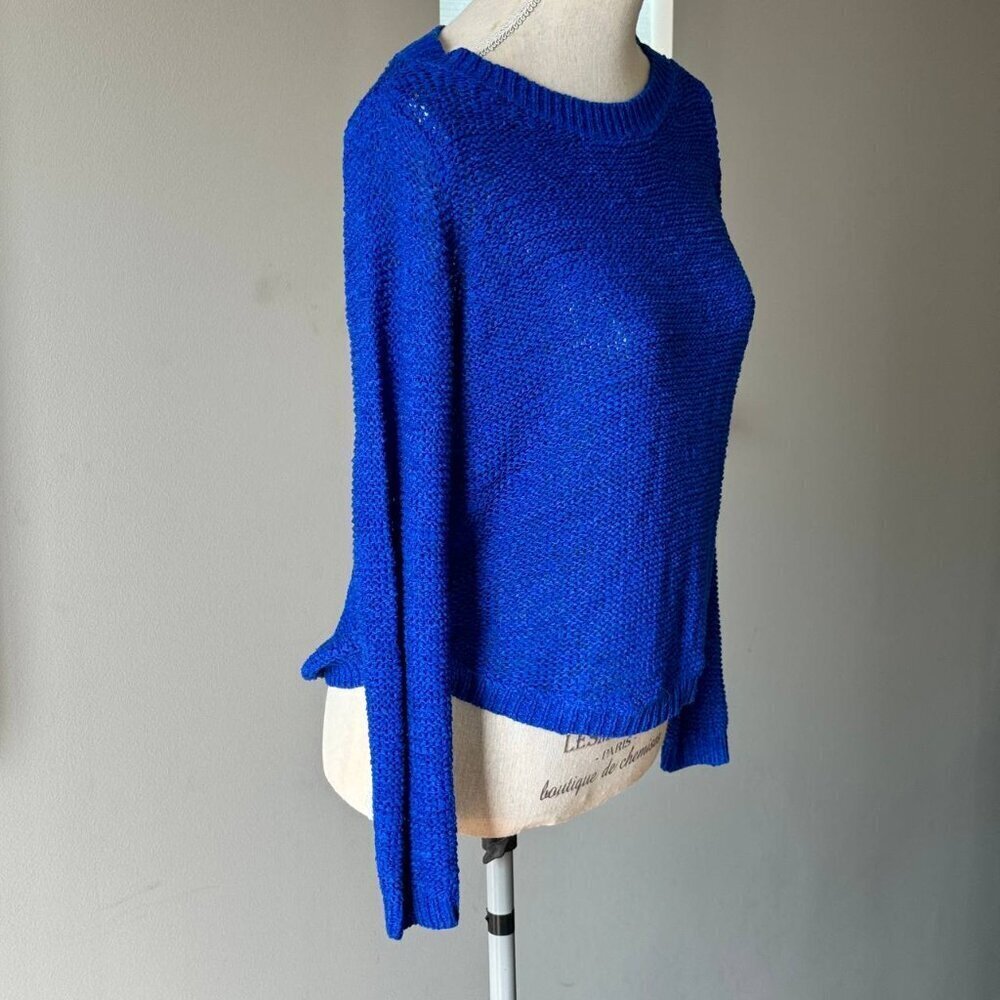 ๐ H&M Light Knit Womenโs Sweater in Gorgeous Royal Blue Color - Size 4๐ - Picture 7 of 8
